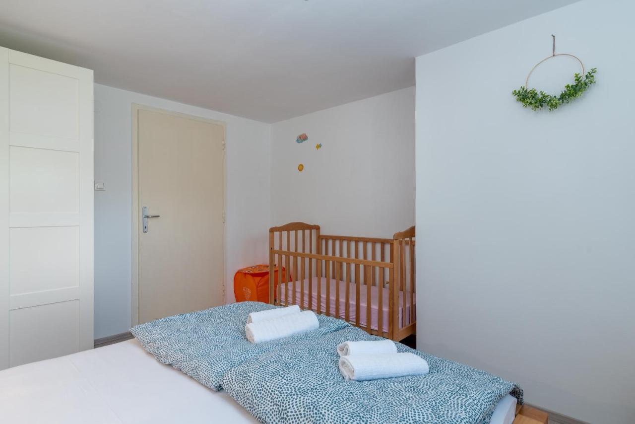 Apartment Hrabar Longo Трогір Екстер'єр фото