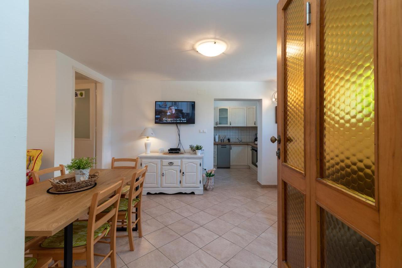 Apartment Hrabar Longo Трогір Екстер'єр фото